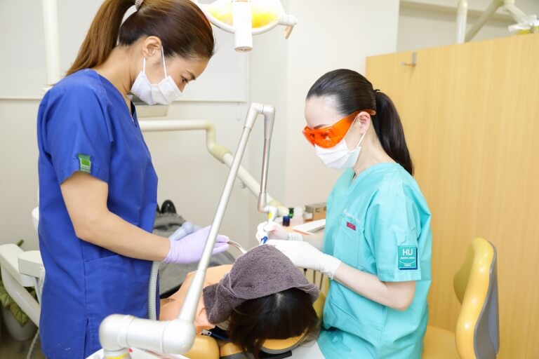一般歯科を併設しているため歯周病治療を併行して行えます